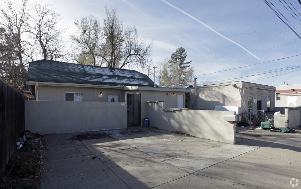 Primary Photo - 124-126 E Evans Ave