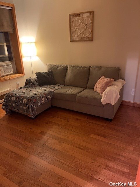 Foto principal - 59-17 Maspeth Ave