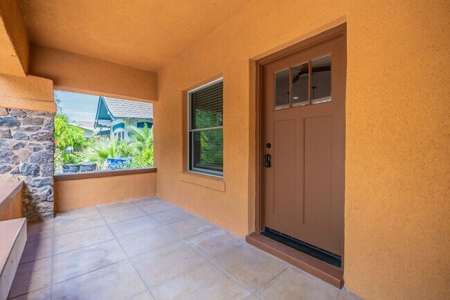 Foto del edificio - 711-713 E. 5th St. ( 711-1, 711-2, 713 )
