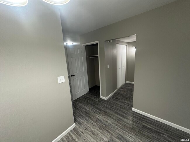 Foto del edificio - 2915 W Cannes Dr