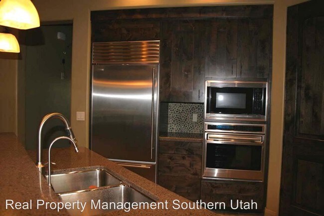 Building Photo - 1648 W Red Cloud Dr