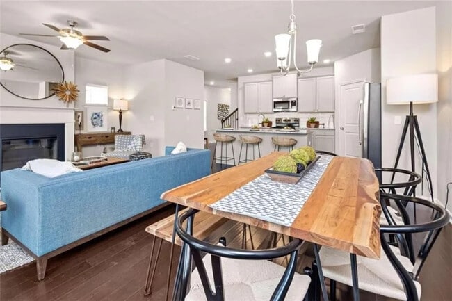 Building Photo - Room in Townhome on The Way Pl
