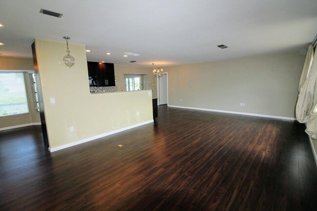Building Photo - 2220 Bal Harbour Dr