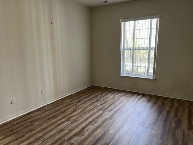 Building Photo - 1674 Deepwood Cir