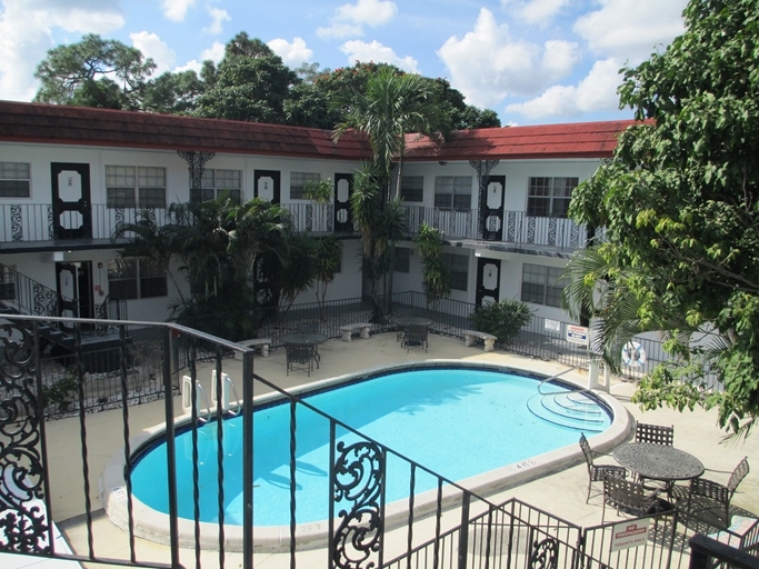 Pool - Lincoln Park at Fort Lauderdale