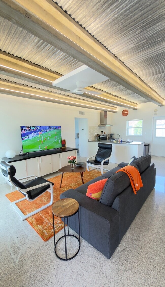 Sala de estar - 151 N Orlando Ave