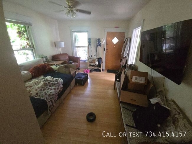 Building Photo - 110 E Summit-