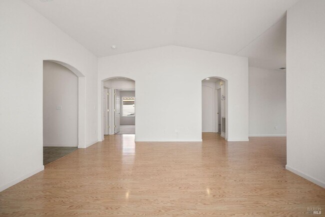 Foto del edificio - 332 Watson Hollow Dr