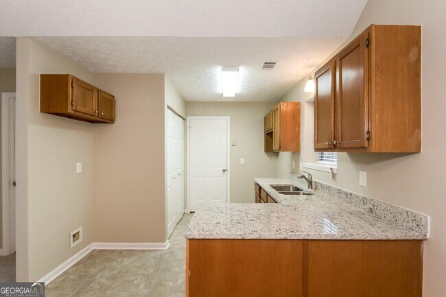Foto del edificio - 1136 Oakwood Manor Ct