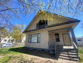 Building Photo - 5028 N Nelson St