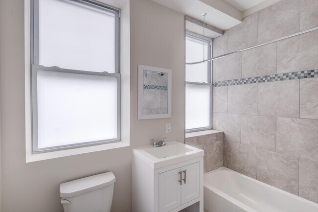 Foto del edificio - 317 N 52nd St