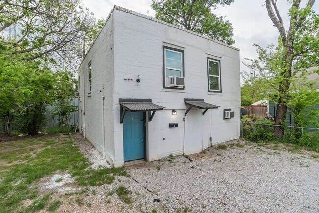 Foto del edificio - 2737 Stuart Dr