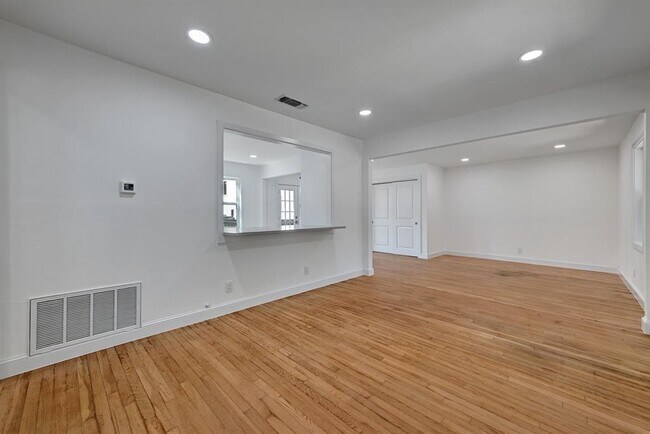 Foto del edificio - 203 Nelray Blvd