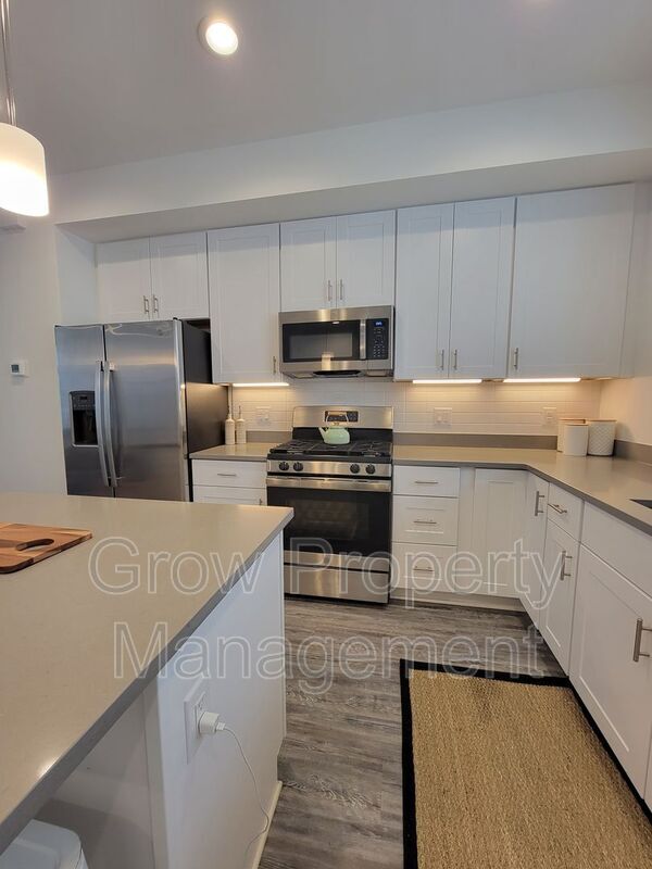 Building Photo - 3121 Beachview Ln