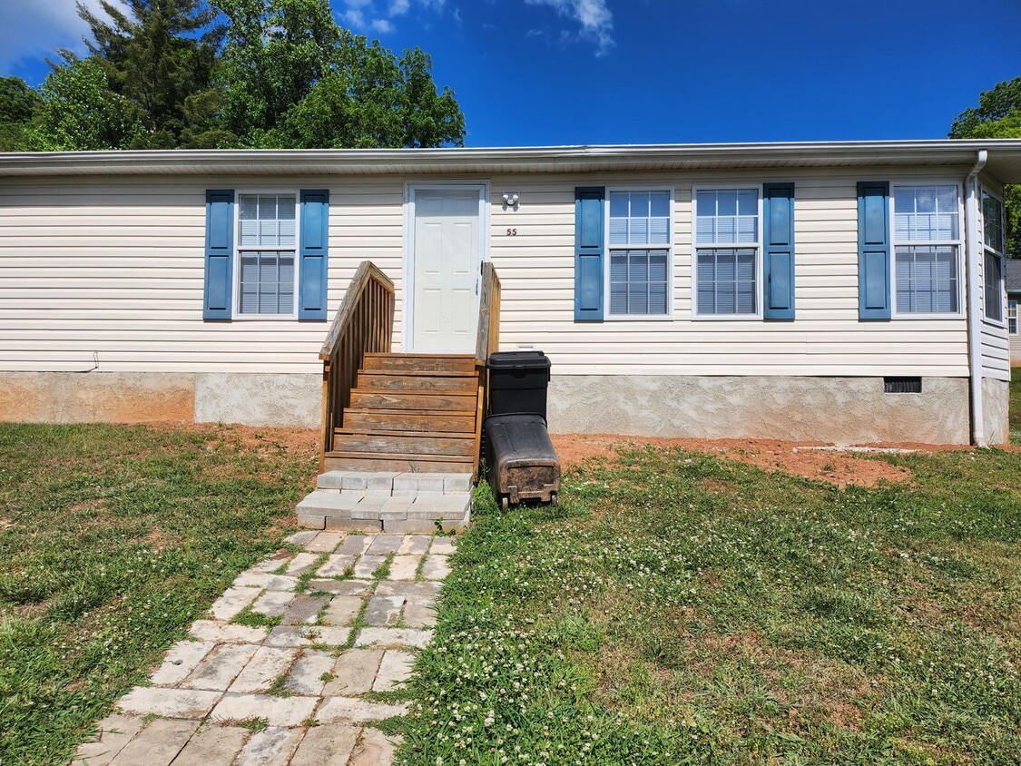Nice 3BD/2BA Modular home near Lowes in Sylva available 5/1/26 for year long lease - Nice 3BD/2BA Modular home near Lowes in Sylva available 5/1/26 for year long lease