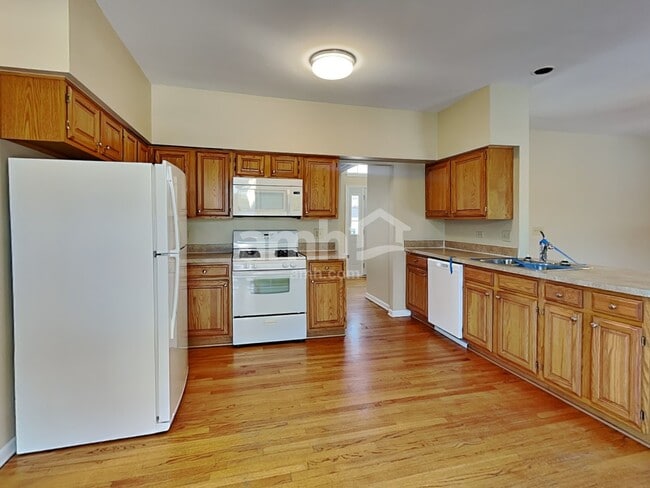 Building Photo - 626 David St