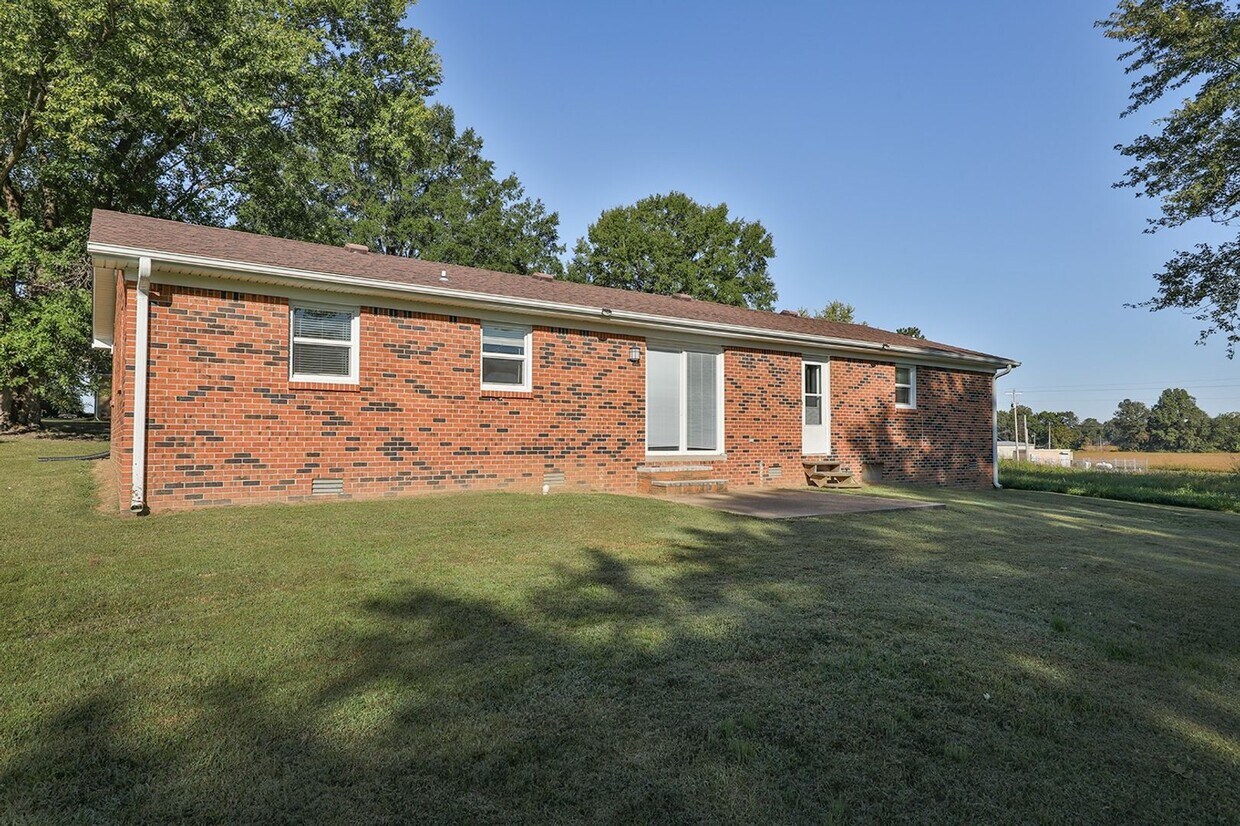 121 Mimosa Dr, Martin, TN 38237 House Rental in Martin, TN