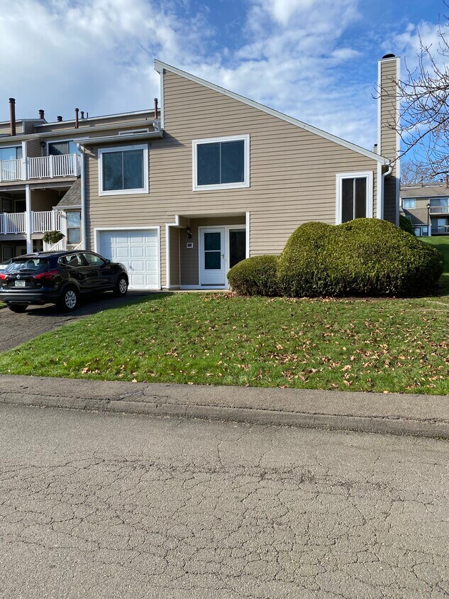 113 Peddlars Dr Unit 0, Branford, CT 06405 Condo for Rent in Branford