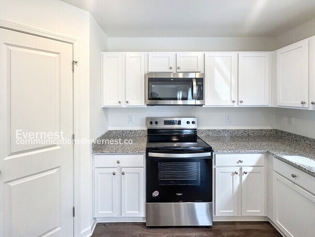 Foto del edificio - 107 Douglas Fir Dr