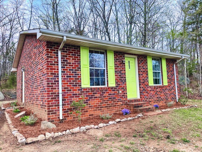Building Photo - 268 Flowers Ln