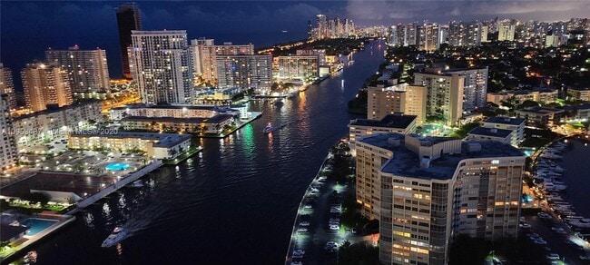 Foto del edificio - 2600 E Hallandale Beach Blvd