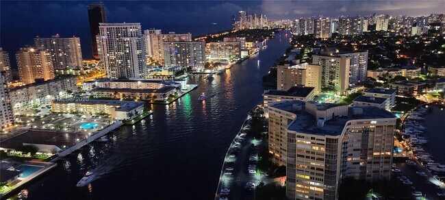 Building Photo - 2600 E Hallandale Beach Blvd