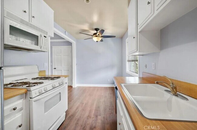 Foto del edificio - "Chic 1-Bed Apartment in Orange, CA with H...