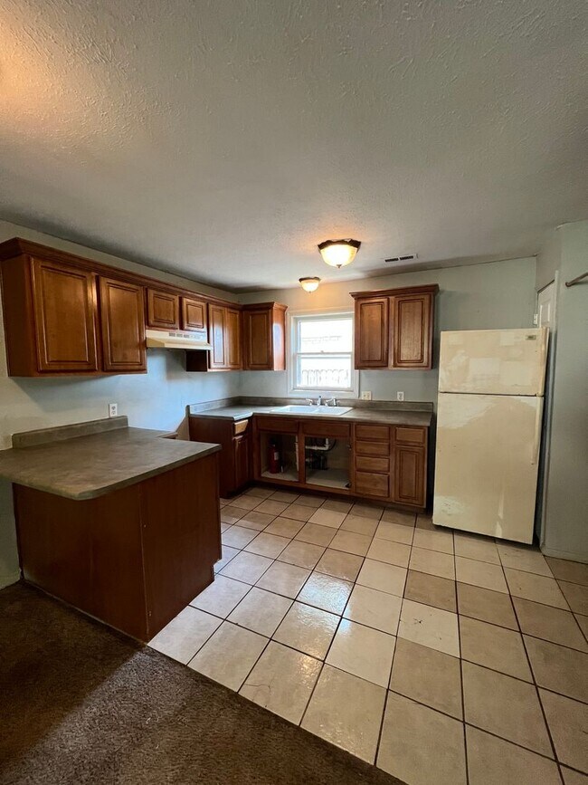 Foto del edificio - 705 Black Oak