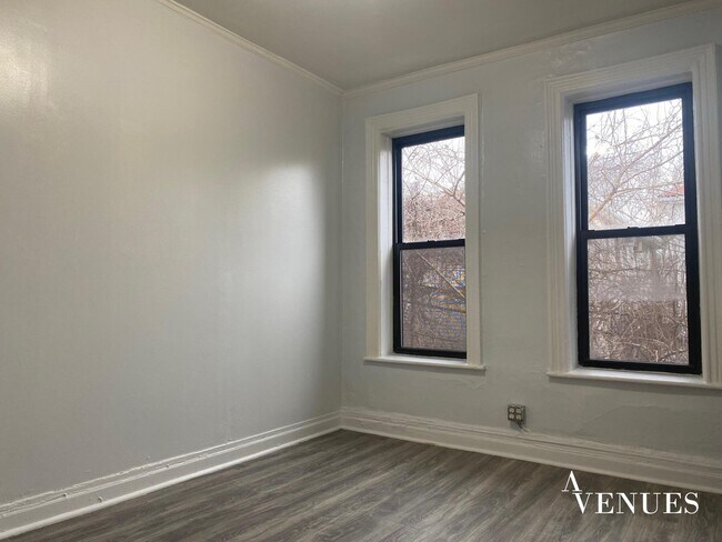 Building Photo - 907 47th St
