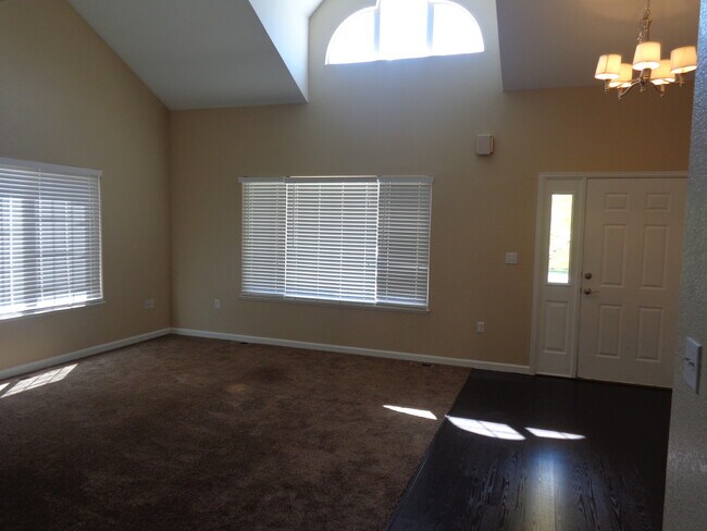 Building Photo - 136 Prairie Falcon Parkway
