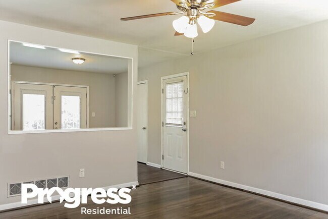 Building Photo - 813 Roberson Rd