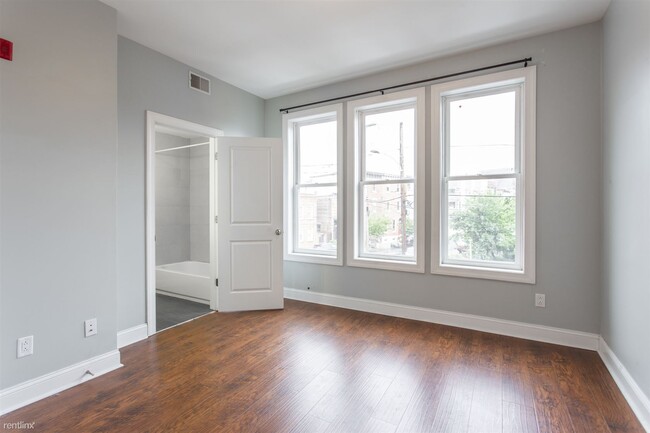 Building Photo - 2476 Frankford Ave