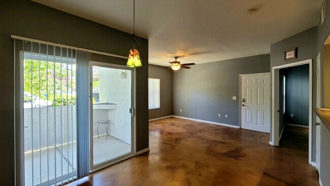 Foto del edificio - 7255 W Sunset Rd