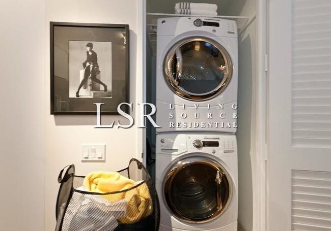 Primary Photo - 320 W 39th St
