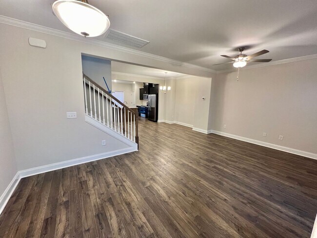 Foto del edificio - Like New 3 Bed, 4 Bath Townhome w/ 2 Car Garage