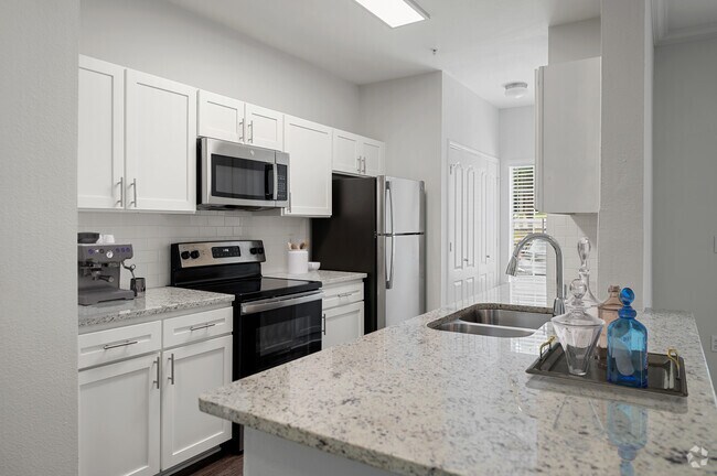 Building Photo - Cortland River Place