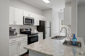 Building Photo - Cortland River Place