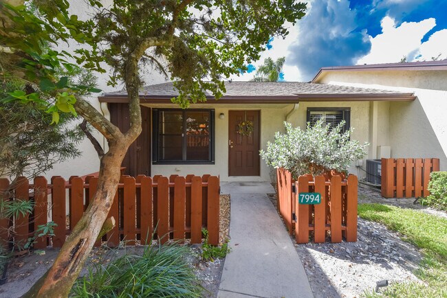 Building Photo - 7994 SE Villa Cir
