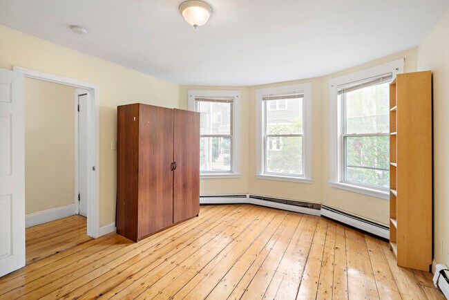 Building Photo - 64 Pleasant St