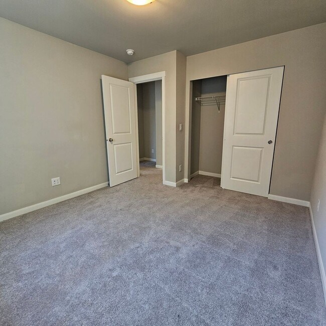 Foto del edificio - Spacious 5-Bedroom Poulsbo Retreat with AC...
