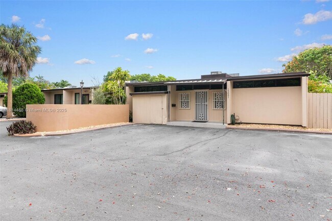 Foto del edificio - 15007 Coconut Ct