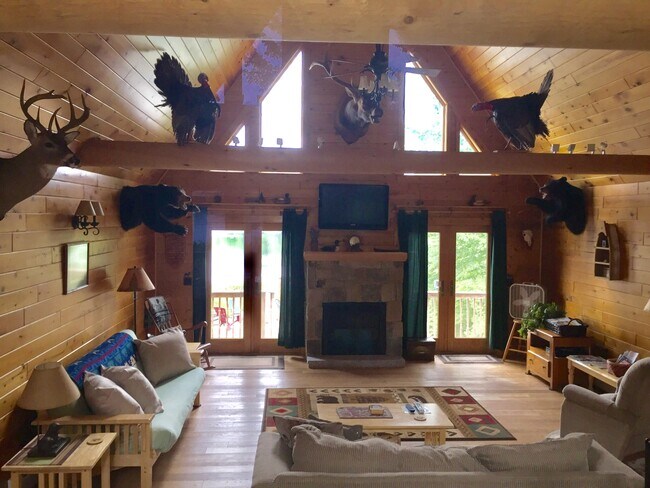 Gran salón frente al lago - 88 Wildwood Dr