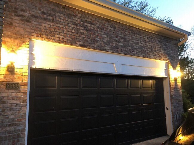 Foto del edificio - 7569 Cherryhill Dr