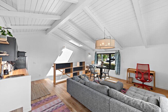 Foto del edificio - Must See Roof Top Deck!