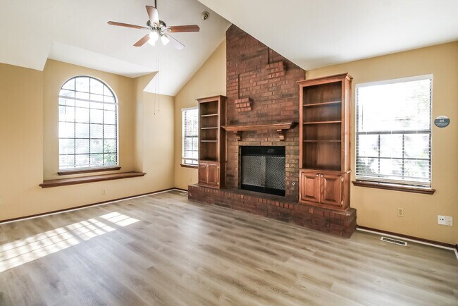 Building Photo - 1421 Blaine Ct