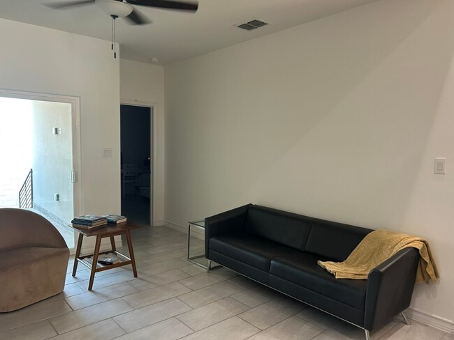 Building Photo - 9925 Kaspar Dr