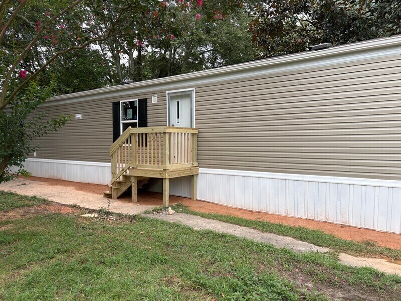 Foto del edificio - 650 Strange Rd