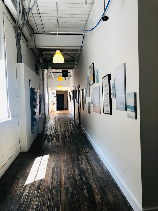 Building Photo - 1501 Kemper St