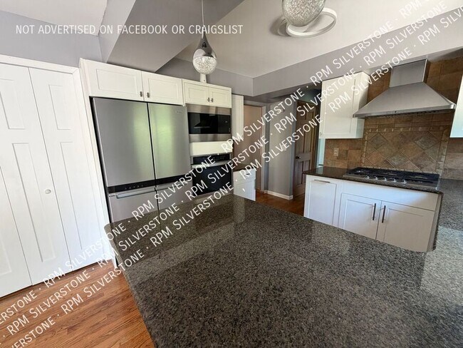 Foto del edificio - 869 Timberline Dr