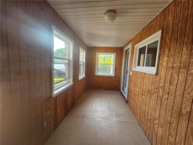 Building Photo - 4842 Farnsworth Rd